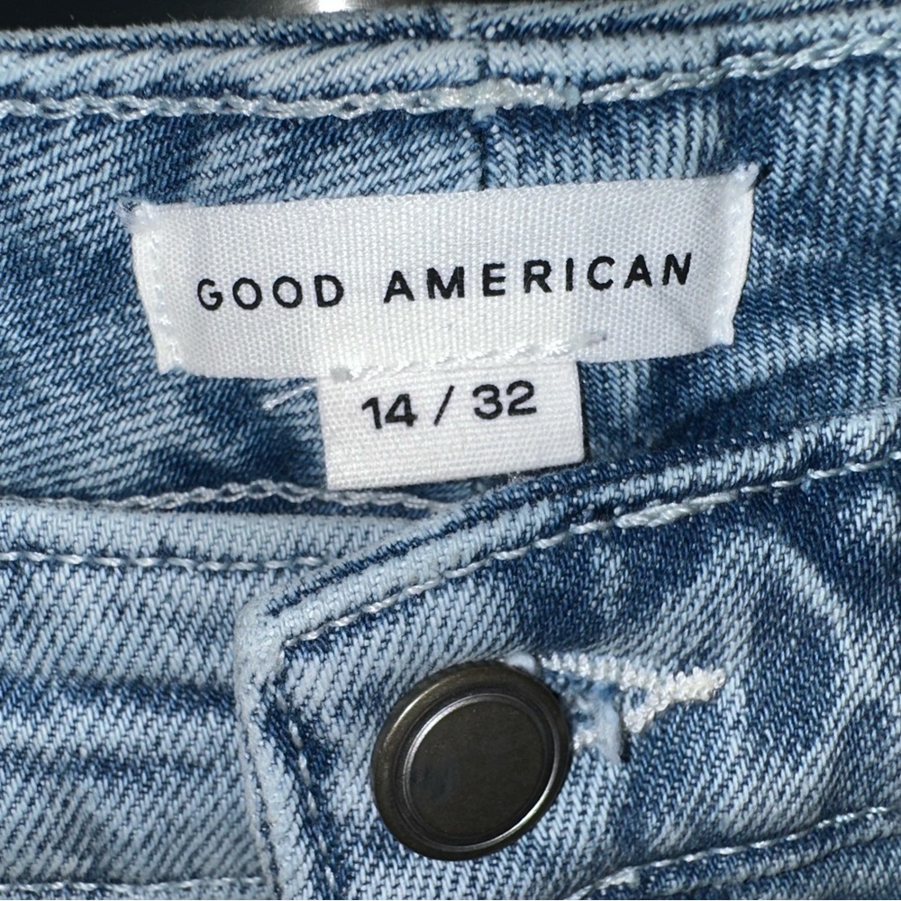 Good American Bombshell Denim Shorts - Picture 2 of 5